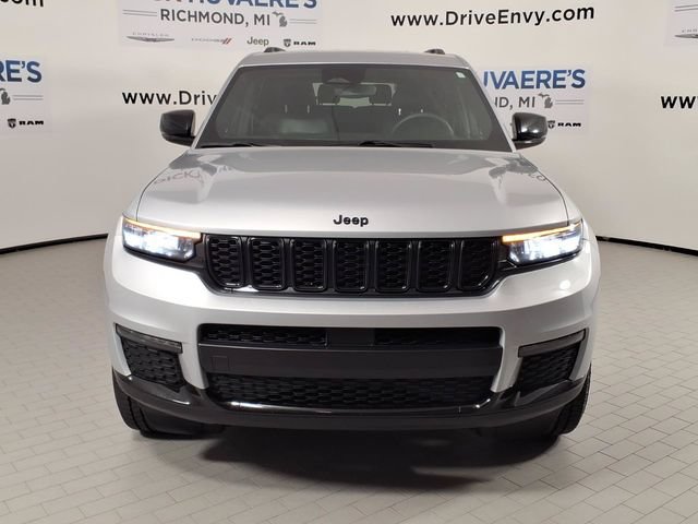 Used 2024 Jeep Grand Cherokee L Limited w/ Black Appearance Package AWD/4WD image 2