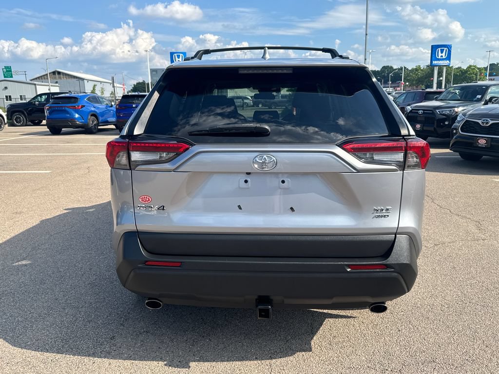 Used 2020 Toyota RAV4 XLE w/ Convenience Package AWD/4WD image 6