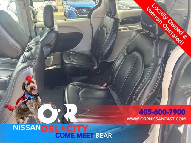 Used 2023 Chrysler Pacifica Touring-L FWD image 10