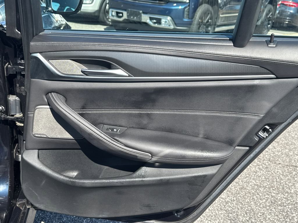 Used 2021 BMW M550i xDrive w/ Dynamic Handling Package image 13