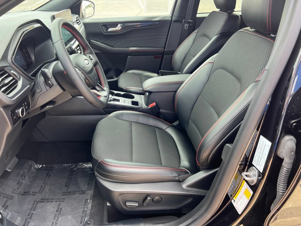Used 2025 Ford Escape ST-Line w/ Tech Pack #1 FWD image 9