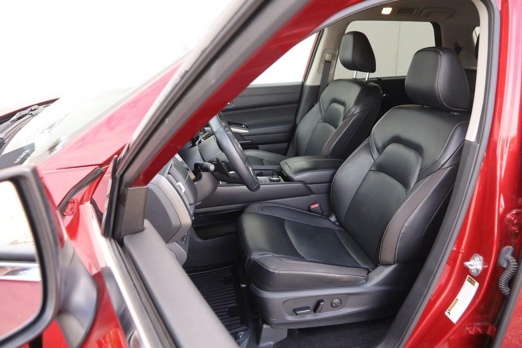 Used 2023 Nissan Pathfinder SL AWD/4WD image 9