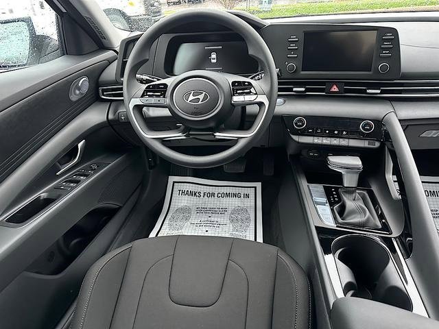 Used 2025 Hyundai Elantra Blue image 12