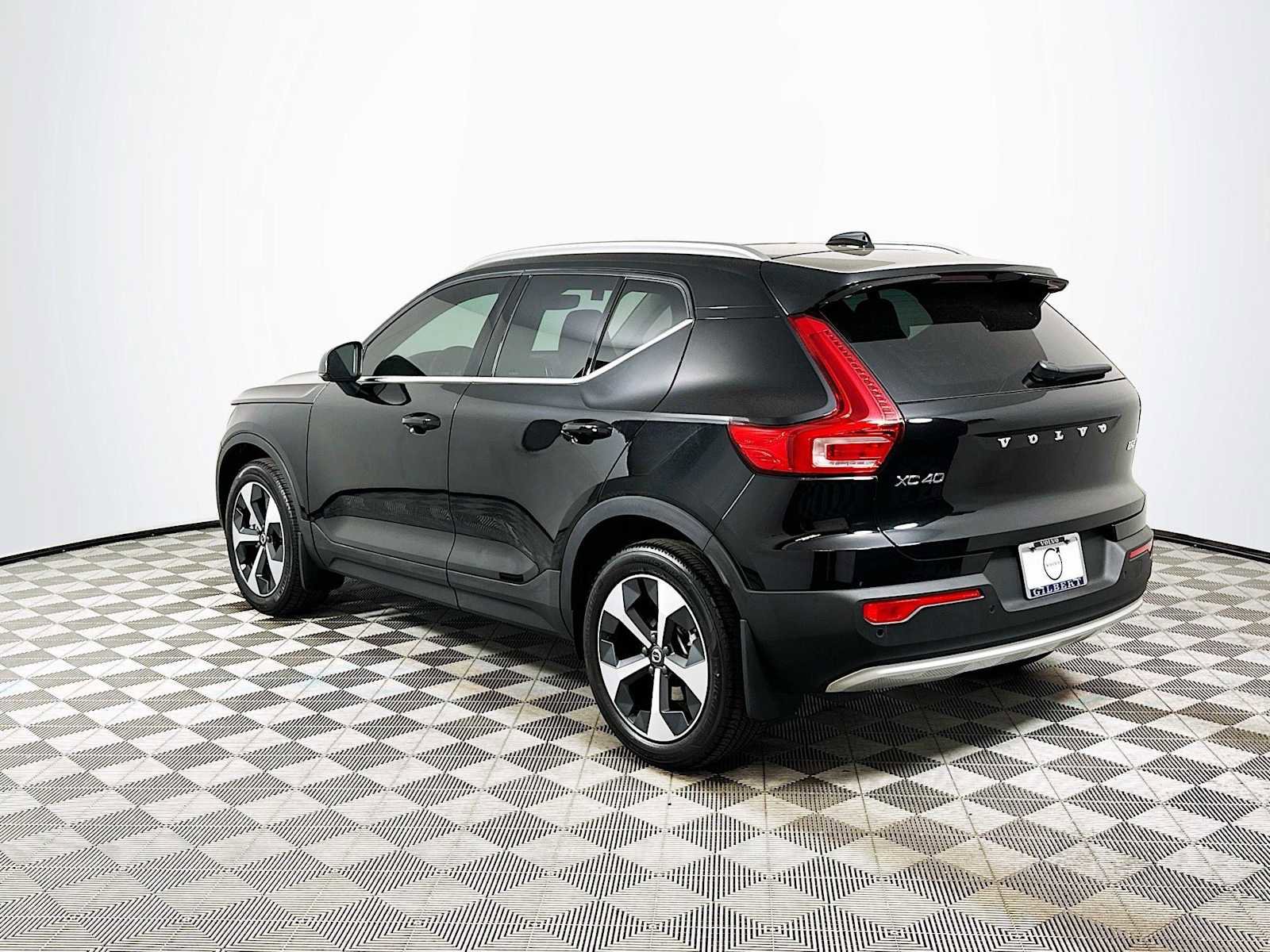 Used 2025 Volvo XC40 B5 Core w/ Climate Package image 5