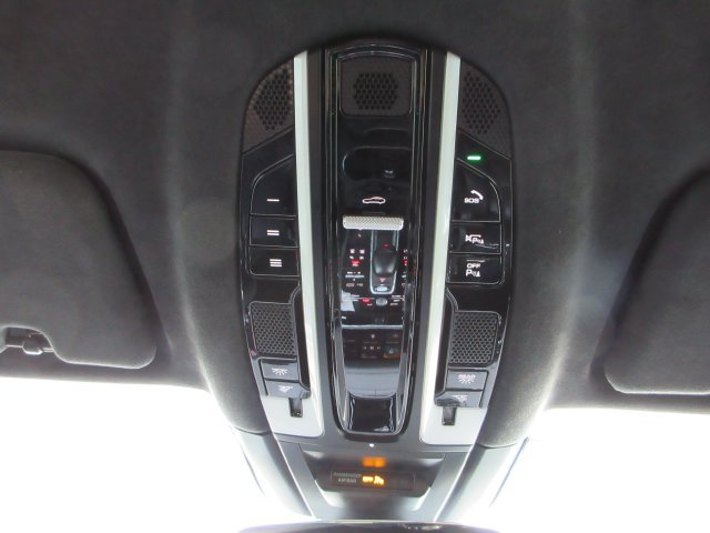 Used 2021 Porsche Cayenne GTS AWD/4WD image 17
