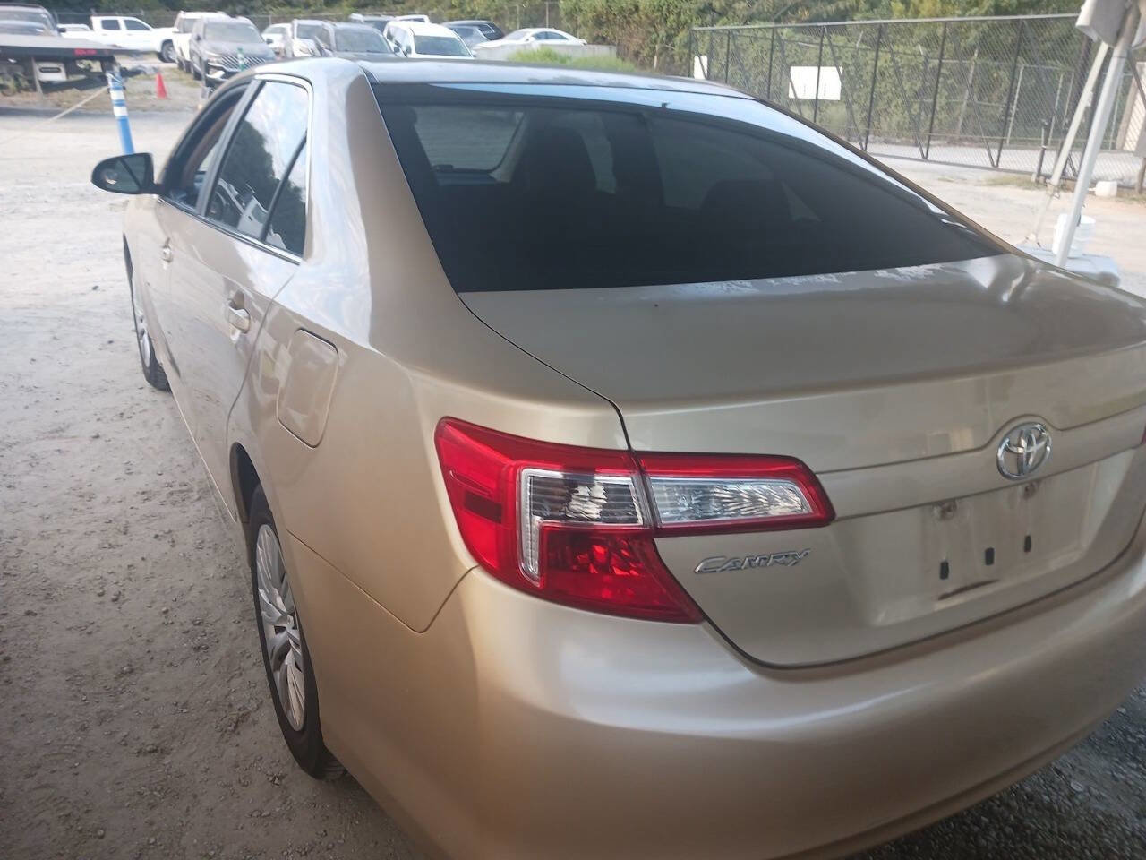 Used 2012 Toyota Camry LE image 4