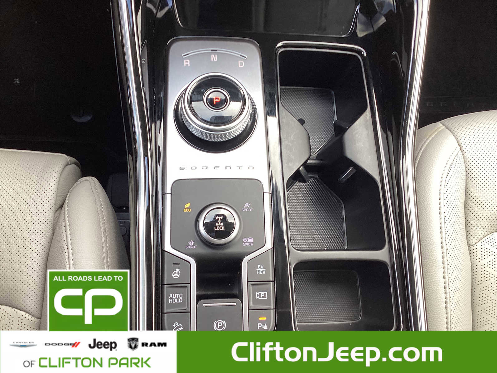 Used 2023 Kia Sorento SX Prestige image 25