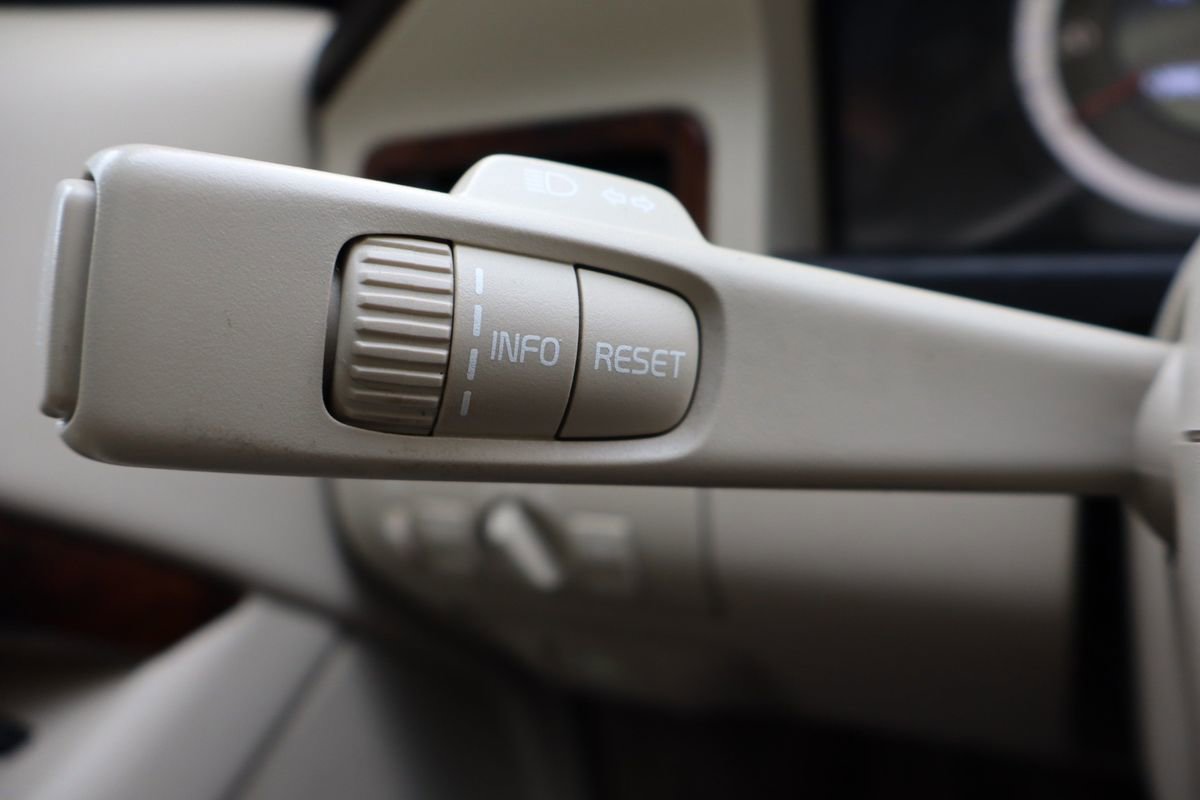 Used 2011 Volvo XC70 T6 image 32