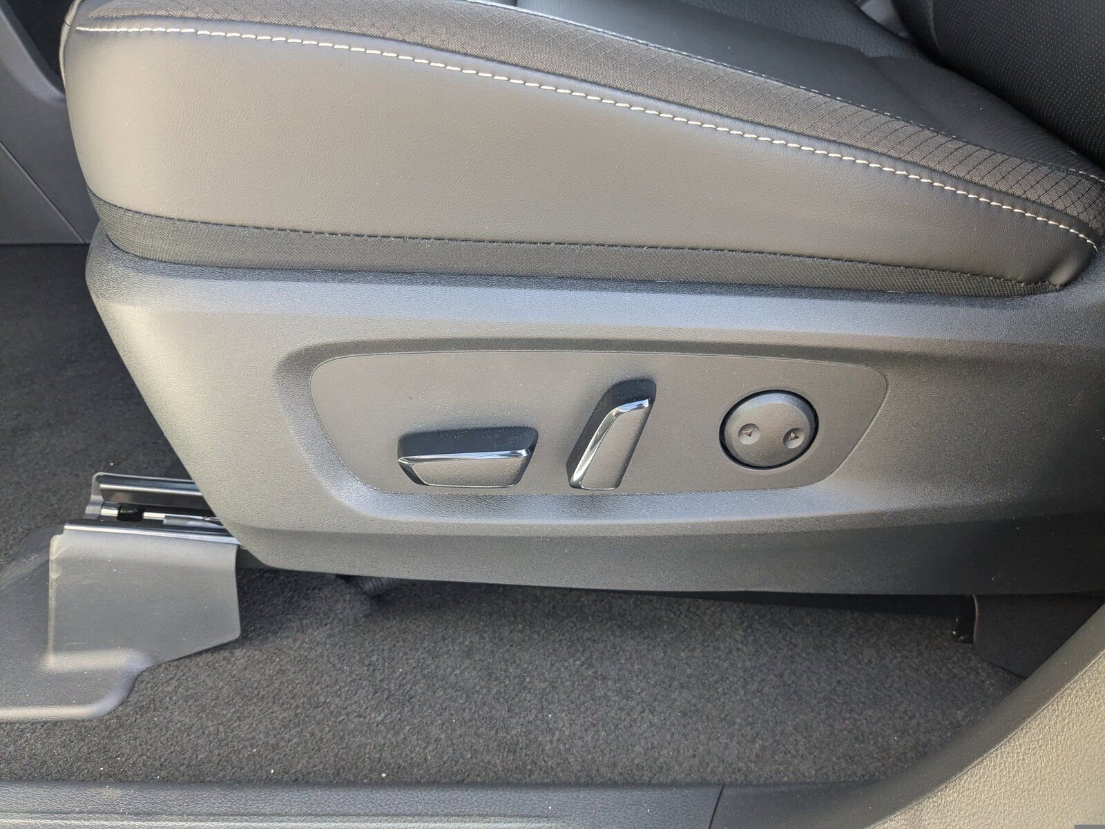 New 2026 Nissan Pathfinder SL w/ SL Premium Package image 14