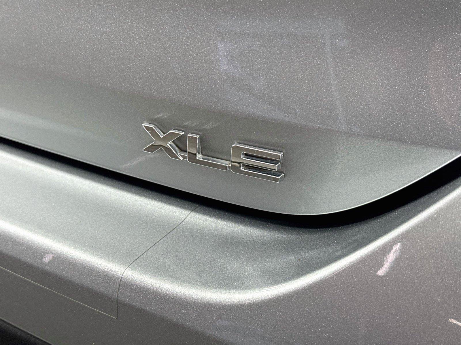 Used 2022 Toyota Highlander XLE FWD image 15