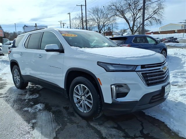 Used 2023 Chevrolet Traverse LT image 1