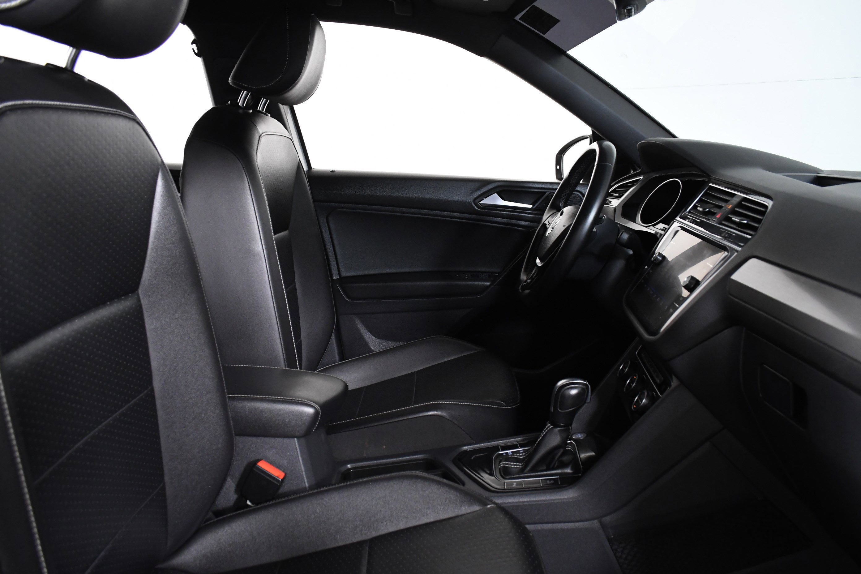 Used 2021 Volkswagen Tiguan SE R-Line image 26