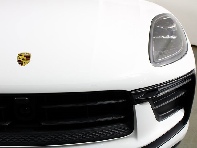 Used 2025 Porsche Macan image 11