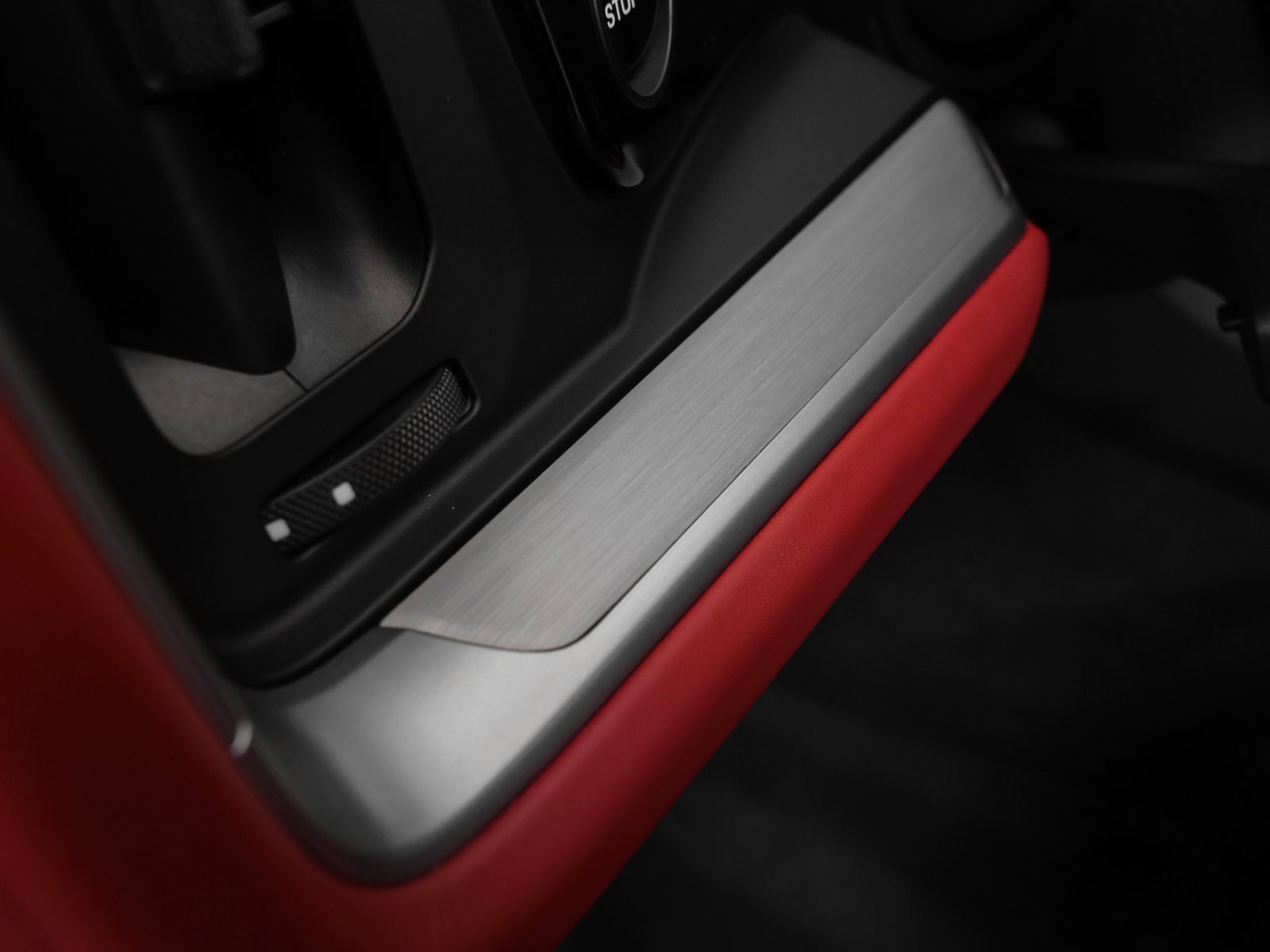 Used 2025 Porsche Cayenne Coupe image 33