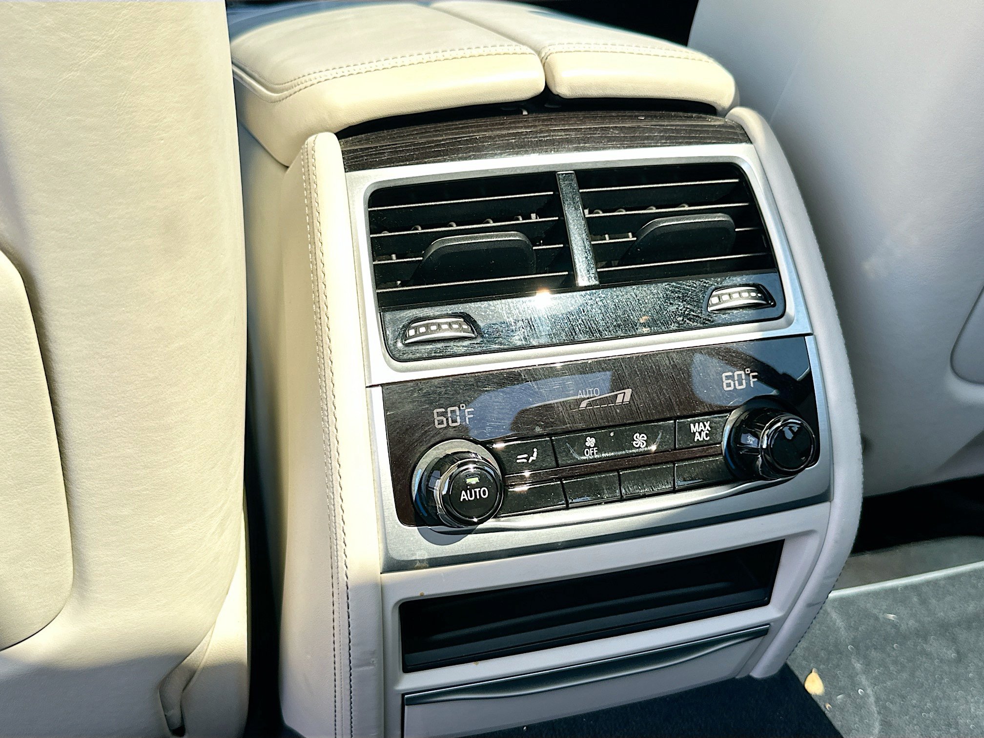 Used 2019 BMW 740i w/ Executive Package RWD image 27