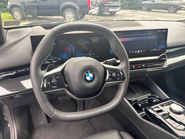 Used 2024 BMW 530i xDrive w/ Premium Package AWD/4WD image 17