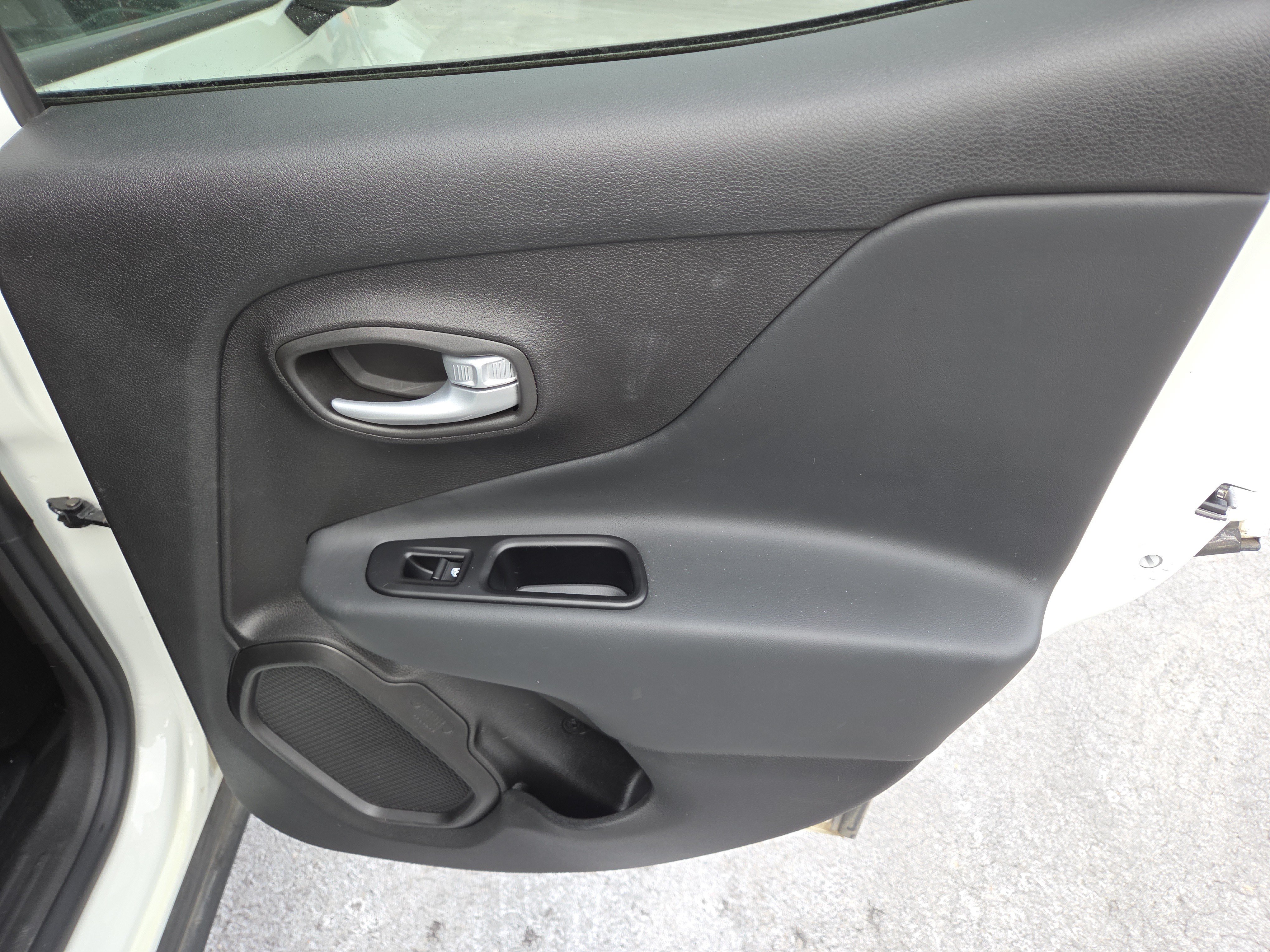 Certified 2023 Jeep Renegade Latitude AWD/4WD image 20