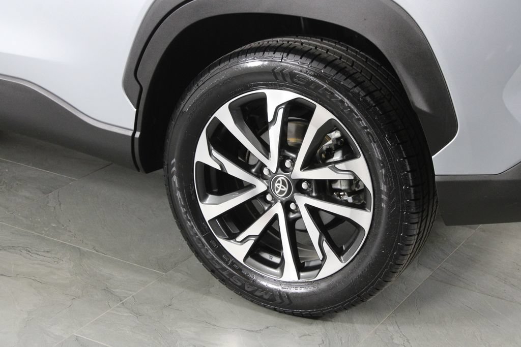 Used 2024 Toyota Corolla Cross XLE FWD image 14