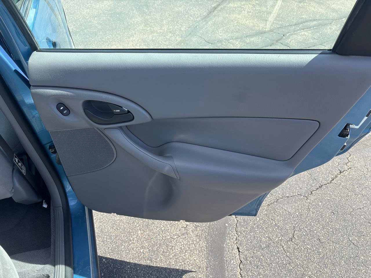 Used 2001 Ford Focus SE FWD image 20