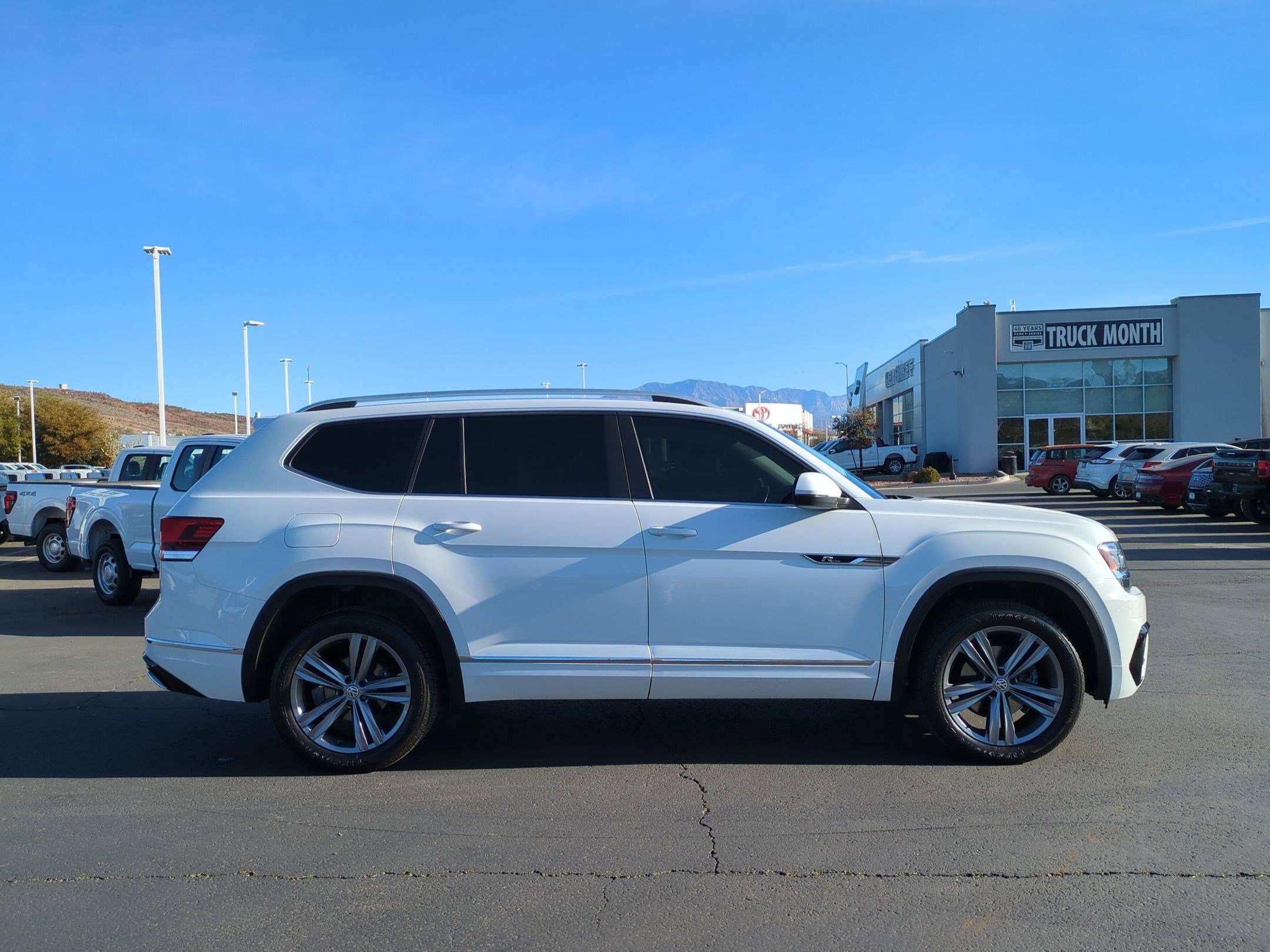 Used 2019 Volkswagen Atlas SEL R-Line image 2