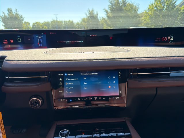 New 2026 Lincoln Navigator Reserve AWD/4WD image 19