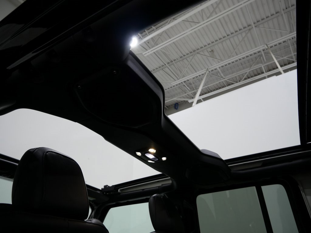 Used 2019 Jeep Wrangler Unlimited Sahara image 4