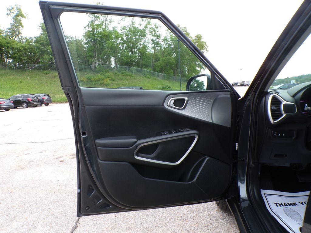 Used 2024 Kia Soul LX w/ Option Group 015 FWD image 18