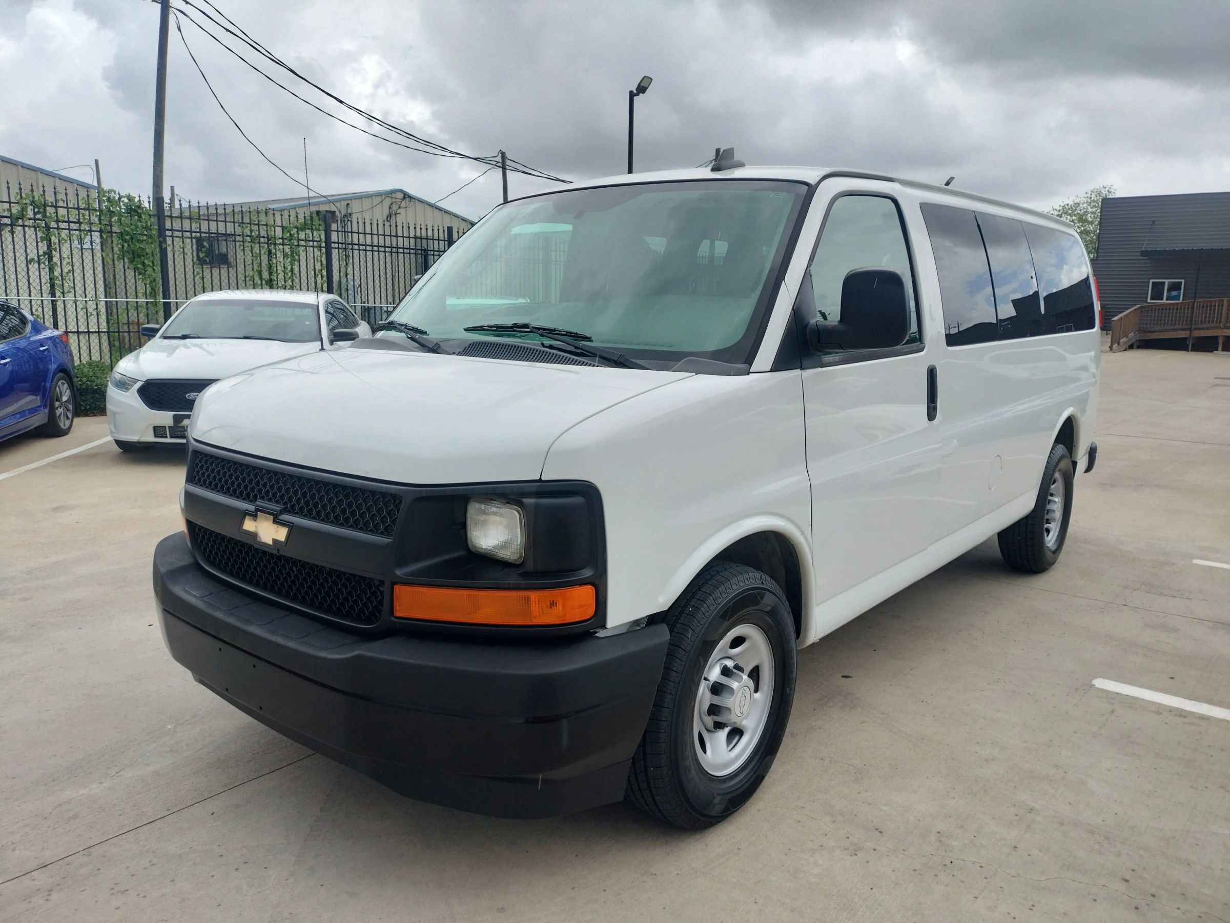 Used 2017 Chevrolet Express 2500 LS image 1