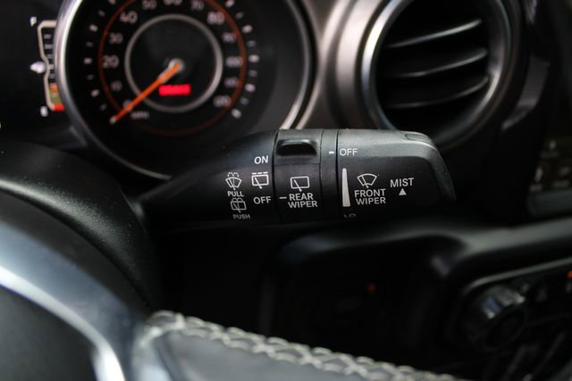 Used 2018 Jeep Wrangler Unlimited Sahara AWD/4WD image 9
