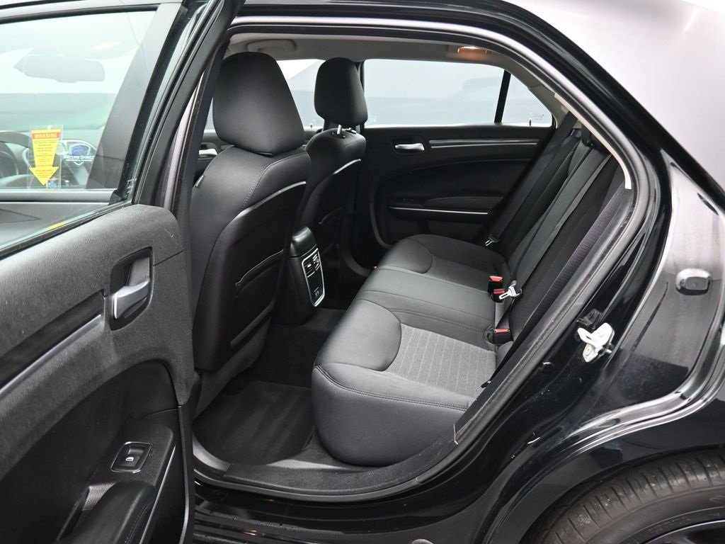 Used 2019 Chrysler 300 Touring w/ Sport Appearance Package image 31
