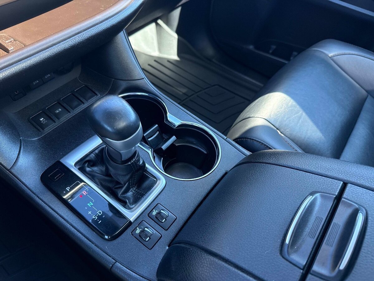 Used 2019 Toyota Highlander XLE FWD image 26