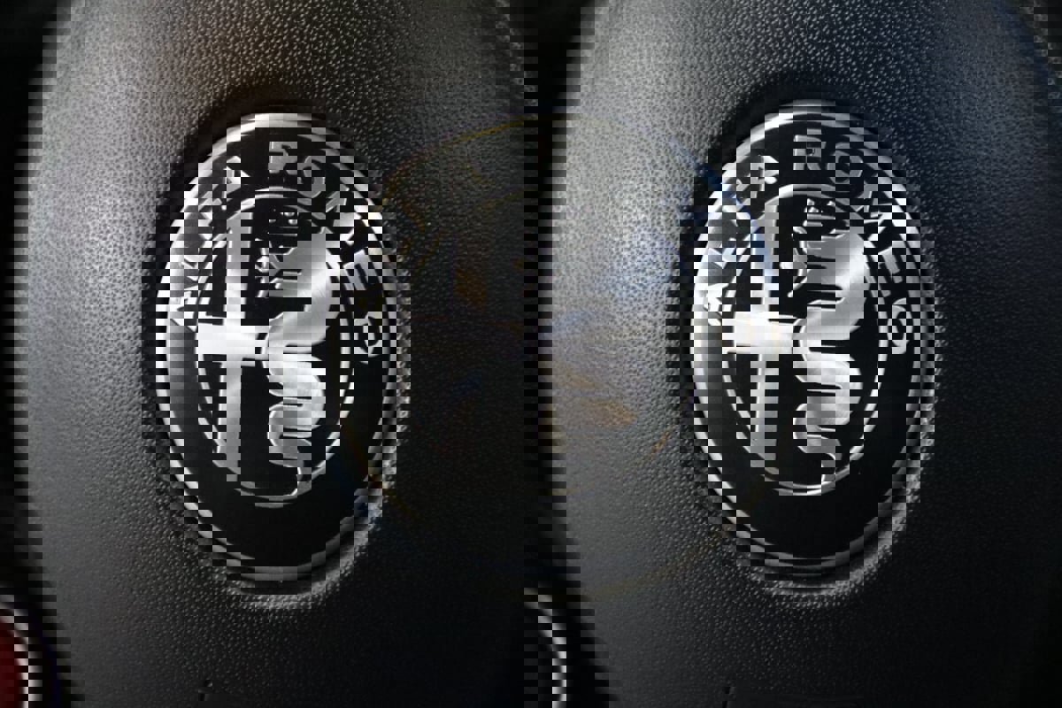 Used 2018 Alfa Romeo Giulia Quadrifoglio w/ Driver Assist Dynamic Package image 17