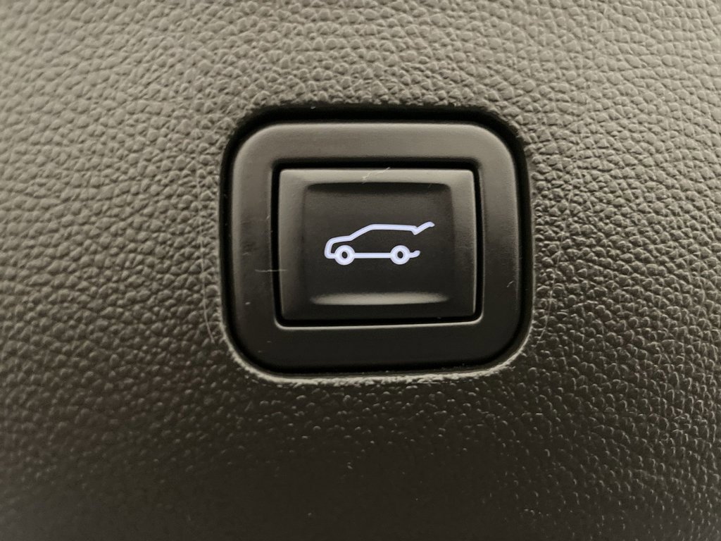 Used 2023 Buick Enclave Essence image 30