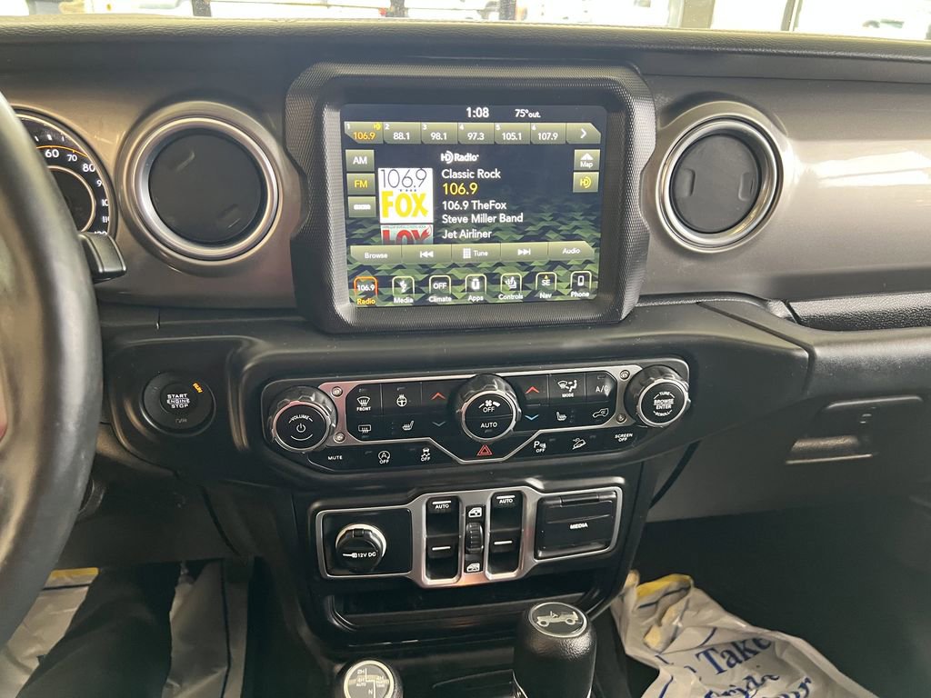 Used 2018 Jeep Wrangler Unlimited Sahara image 9