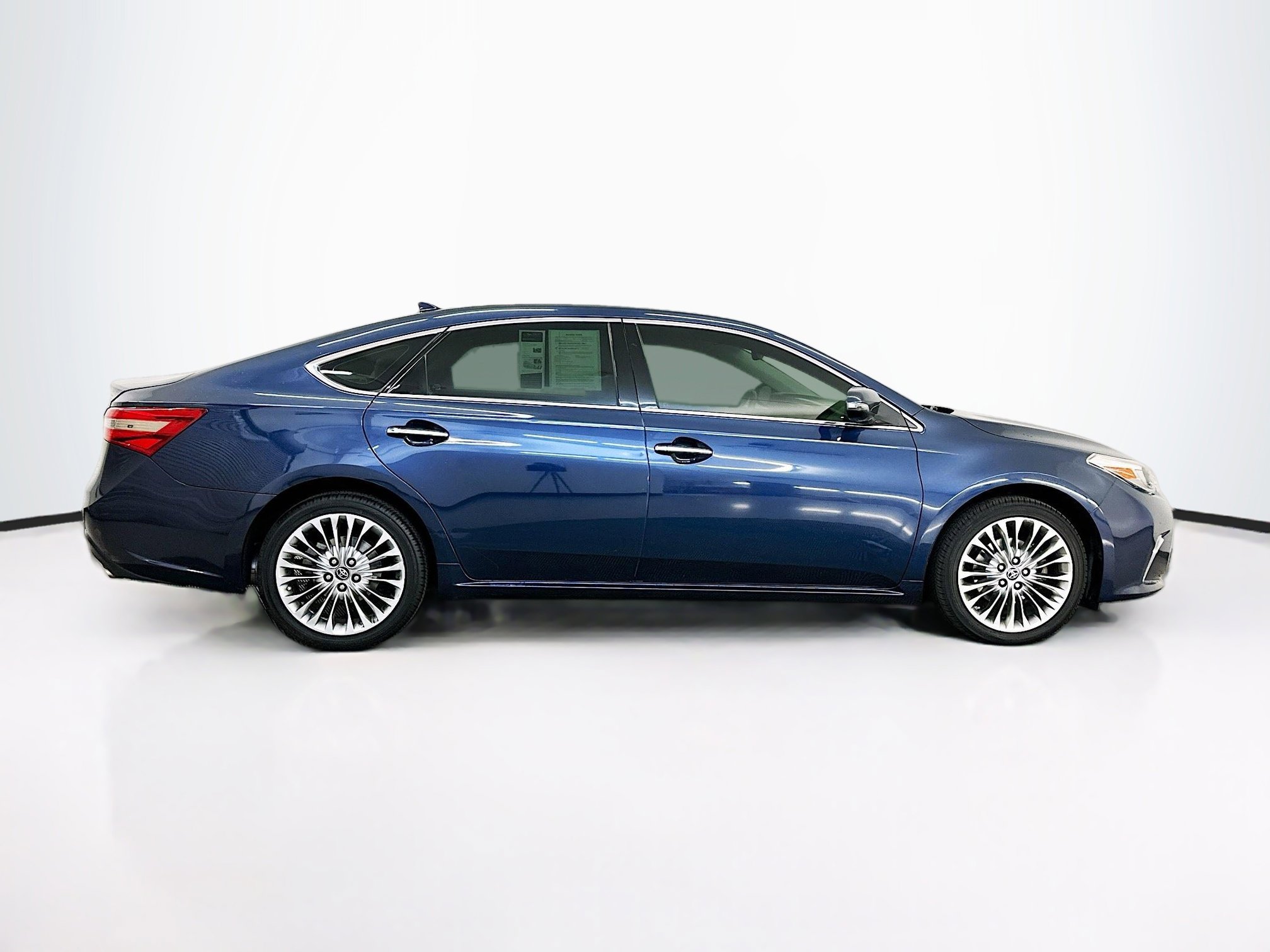 Used 2016 Toyota Avalon Limited image 10