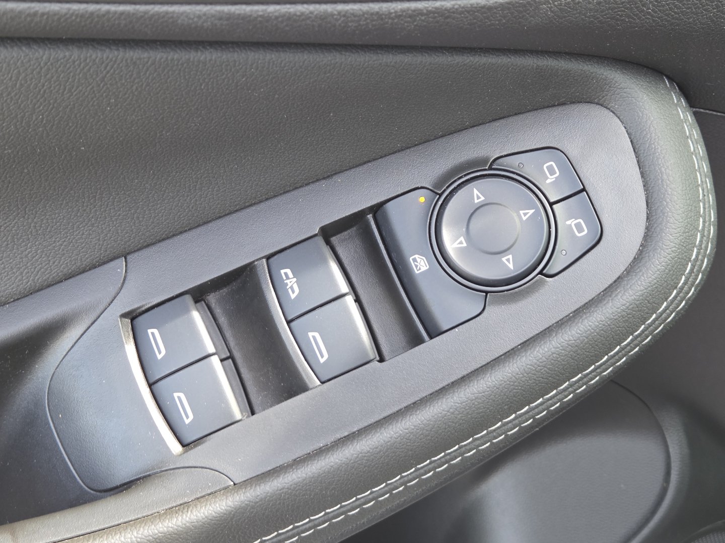 Used 2023 Buick Encore GX Preferred w/ Cold Weather Comfort Package AWD/4WD image 24