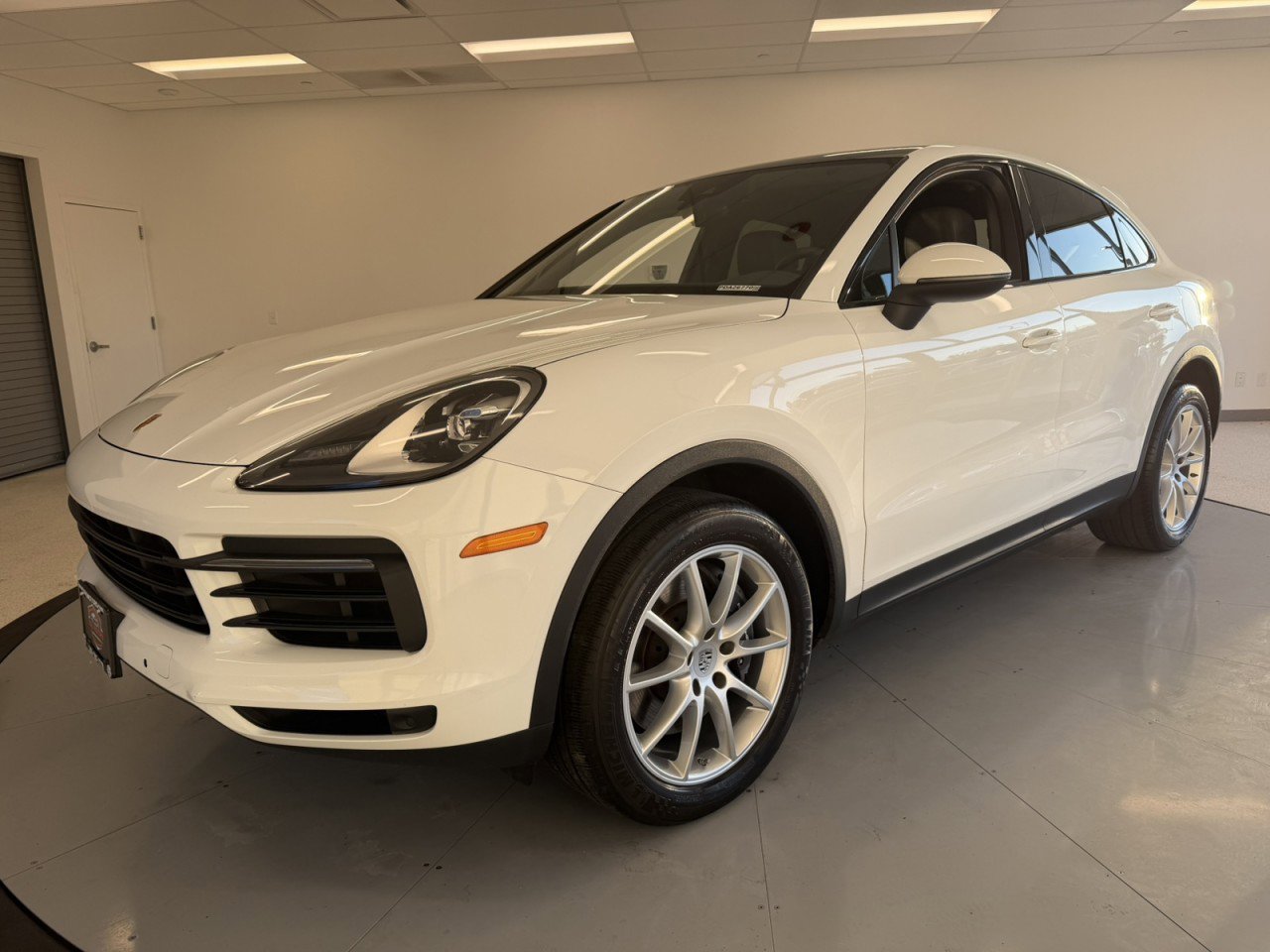 Used 2023 Porsche Cayenne Platinum Edition AWD/4WD image 3