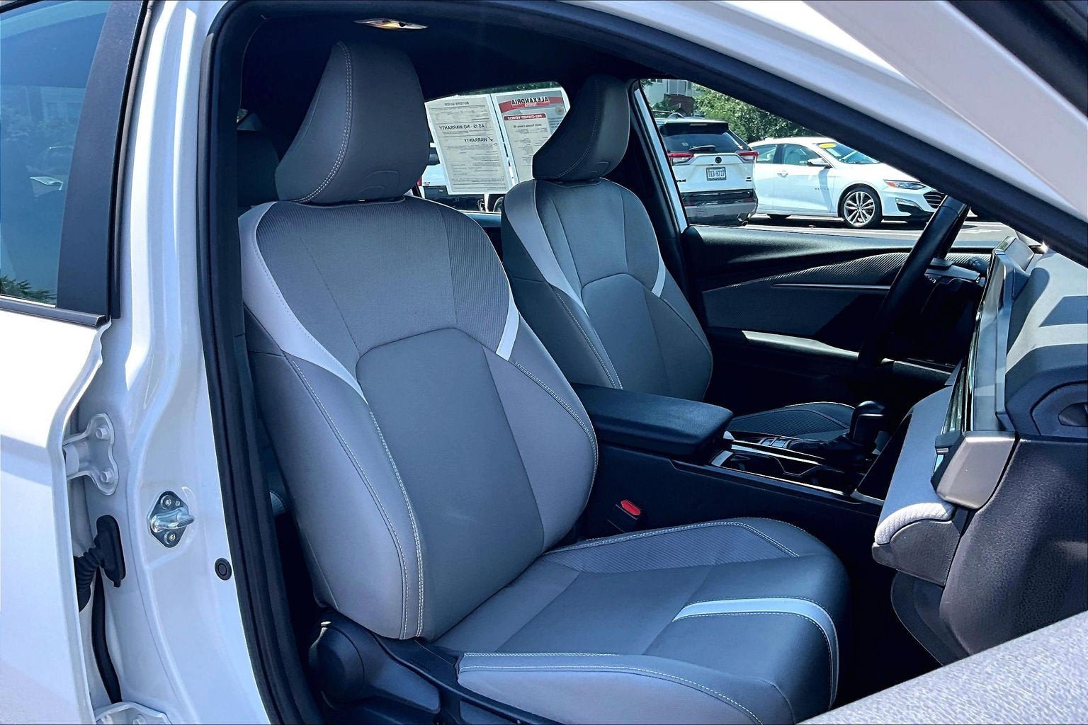 Used 2025 Toyota Camry SE w/ Convenience Package FWD image 7