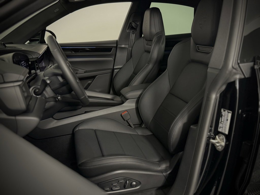 New 2025 Porsche Macan 4 Electric image 5