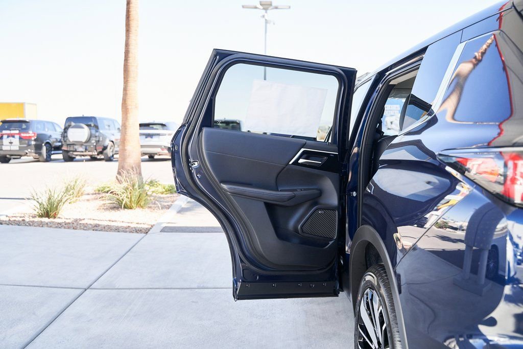 Used 2025 Mitsubishi Outlander SE FWD image 15