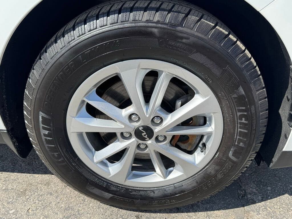 Used 2022 Kia Carnival LX FWD image 37