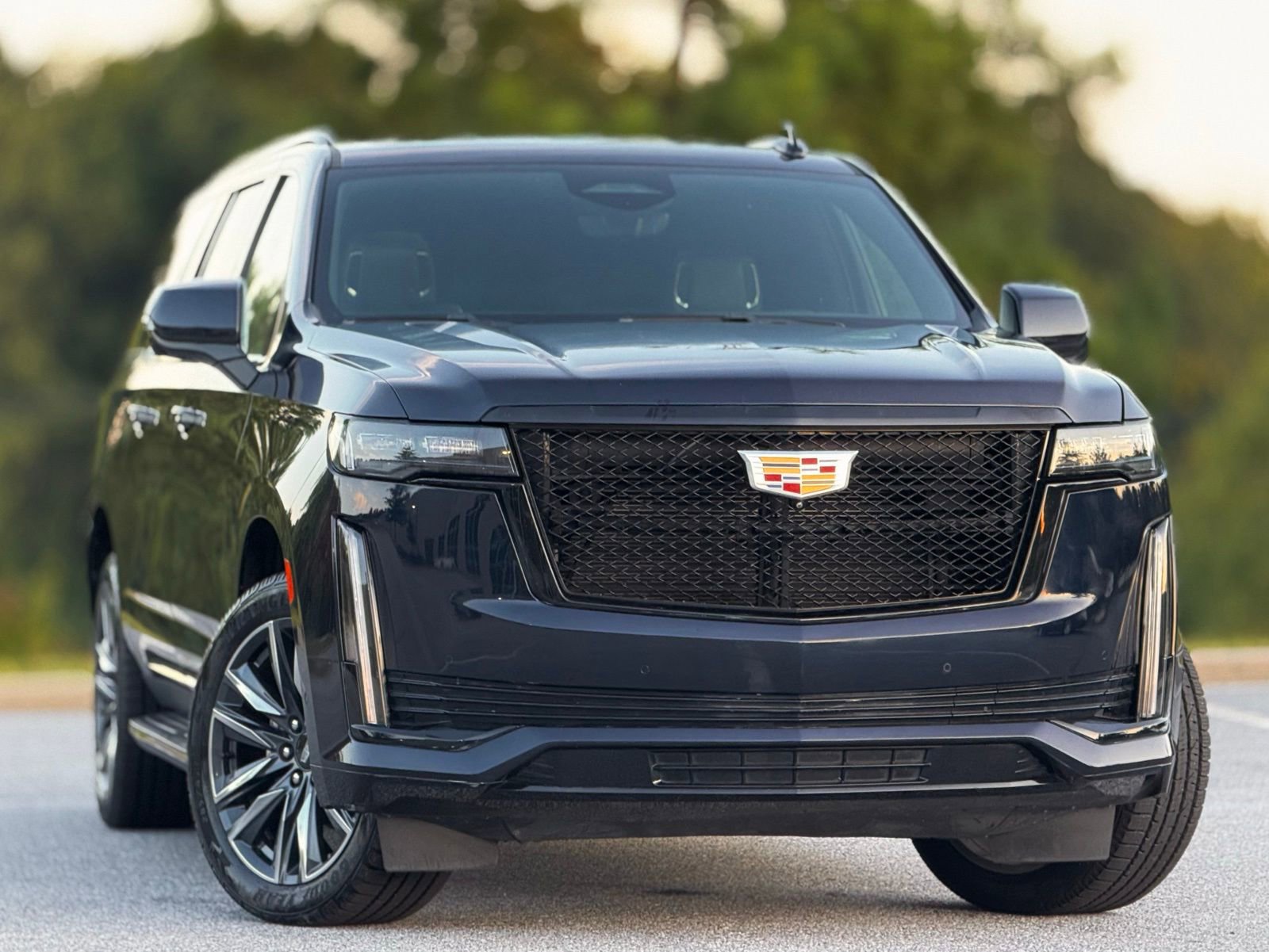 Used 2023 Cadillac Escalade ESV Sport image 3