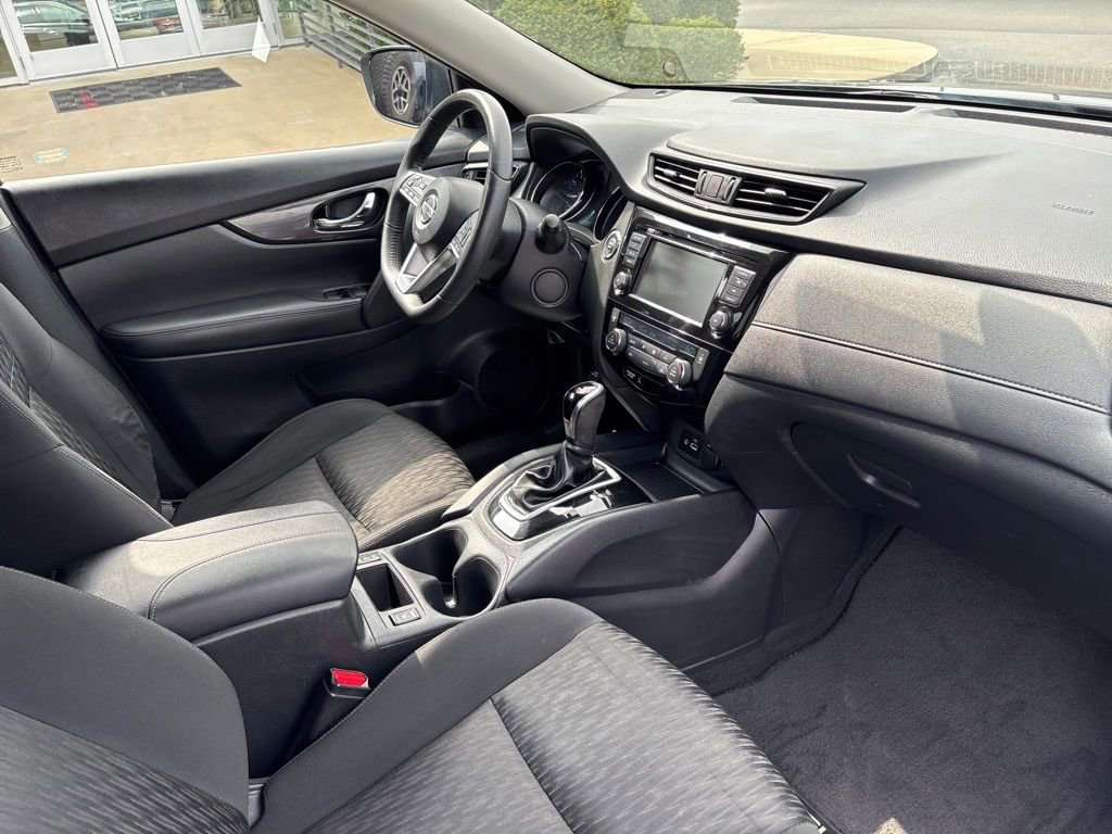 Used 2019 Nissan Rogue SV image 14