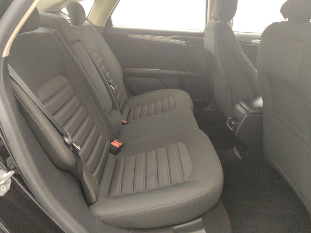 Used 2019 Ford Fusion SE FWD image 19