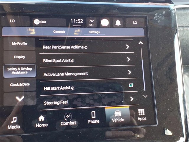 Used 2023 Jeep Grand Cherokee Laredo image 12