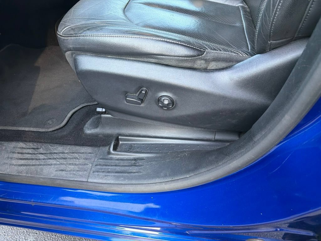 Used 2019 Chrysler Pacifica Touring-L Plus w/ S Appearance Package FWD image 16