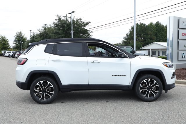 Used 2023 Jeep Compass Limited w/ Sun and Sound Group AWD/4WD image 4