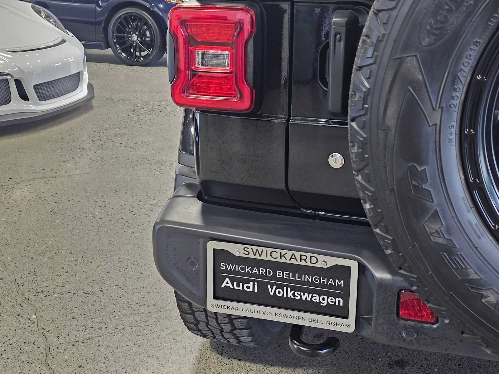 Used 2018 Jeep Wrangler Unlimited Sahara AWD/4WD image 14