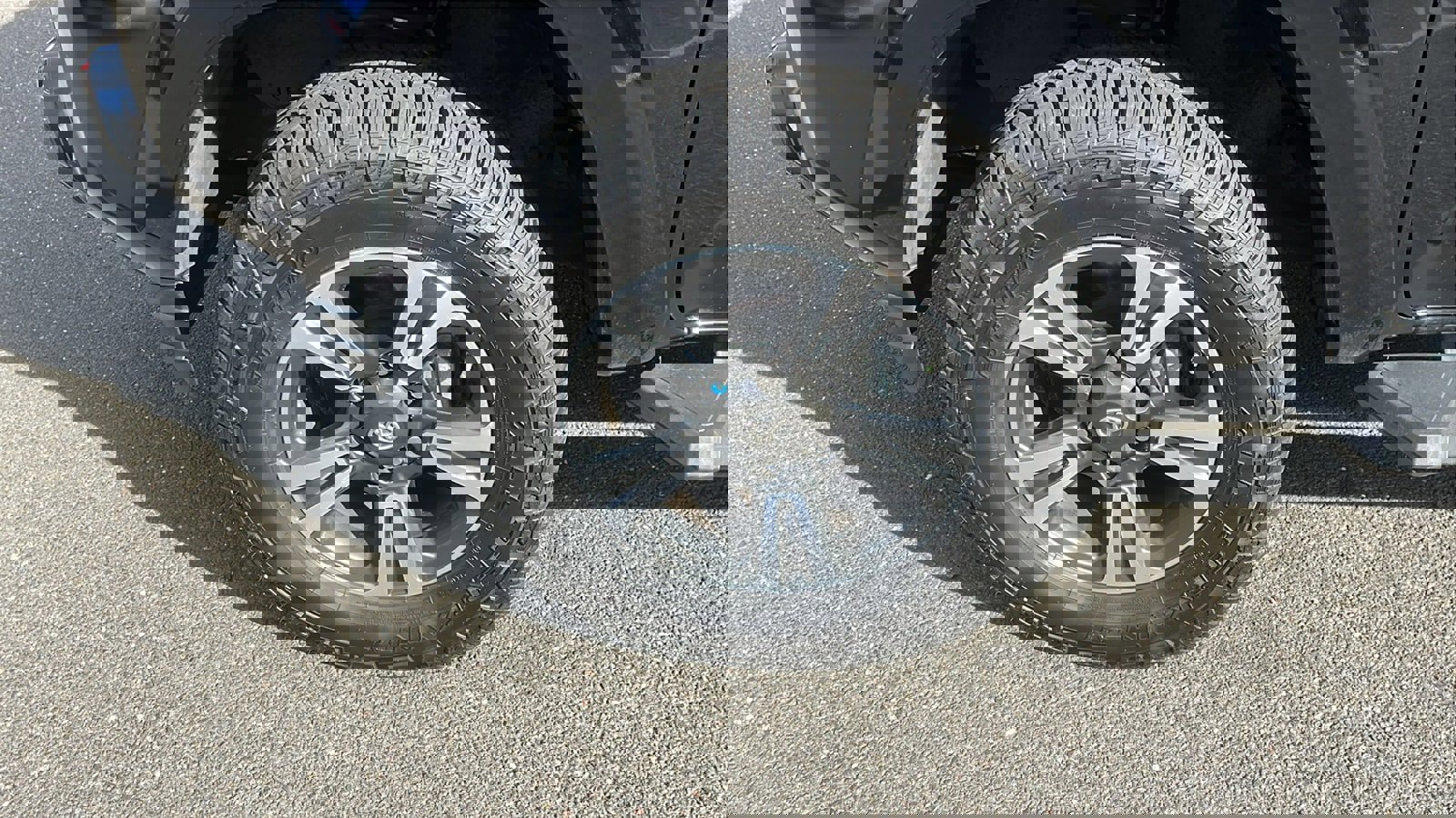 Used 2017 Toyota Tacoma TRD Sport image 9