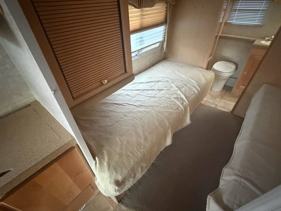 Used 2006 Ford E-350 and Econoline 350 Super Duty image 23